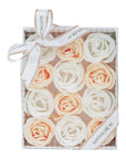 Set 12 foglie di sapone profumate nei toni nude e bianco. Petali monouso che creano una schiuma lussuosa per mani vellutate. Un’idea regalo elegante e chic.