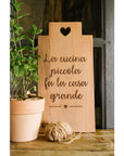 Nuvole di Stoffa - Tagliere in Legno di Acacia "La cucina piccola fa la casa grande"