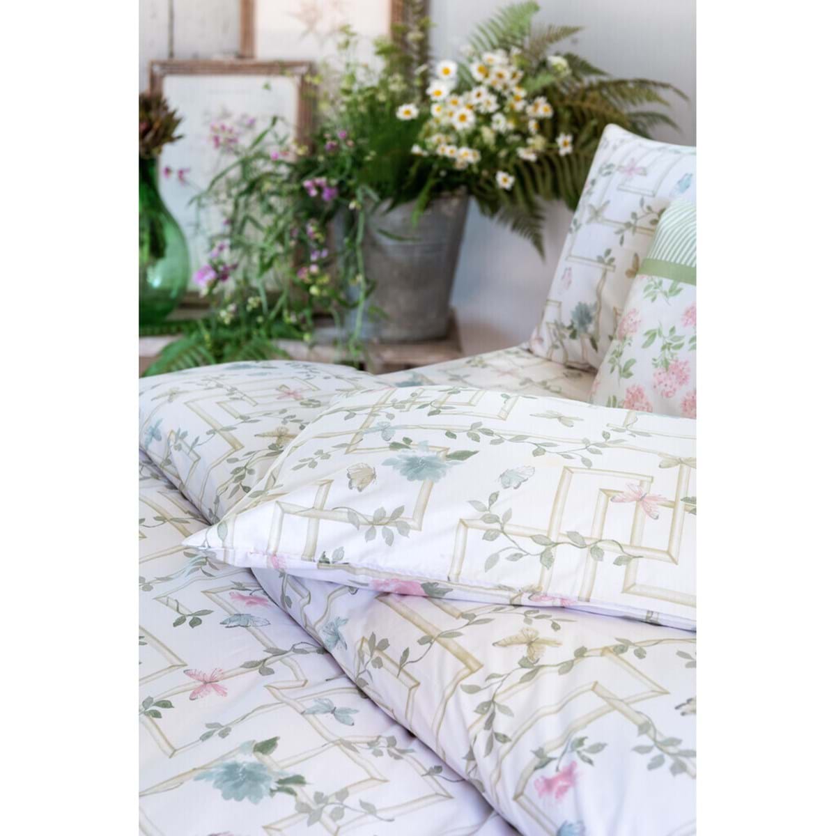 Completo letto matrimoniale Blanc Mariclò puro cotone. Stile shabby chic con romantiche stampe floreali. Ideale per una camera da sogno! A Manfredonia