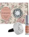 Rendi unico ogni viaggio con il diffusore auto Mathilde M. fragranza Marquise. Design elegante e note sensuali di vaniglia e muschio. Set con ricarica incluso.
