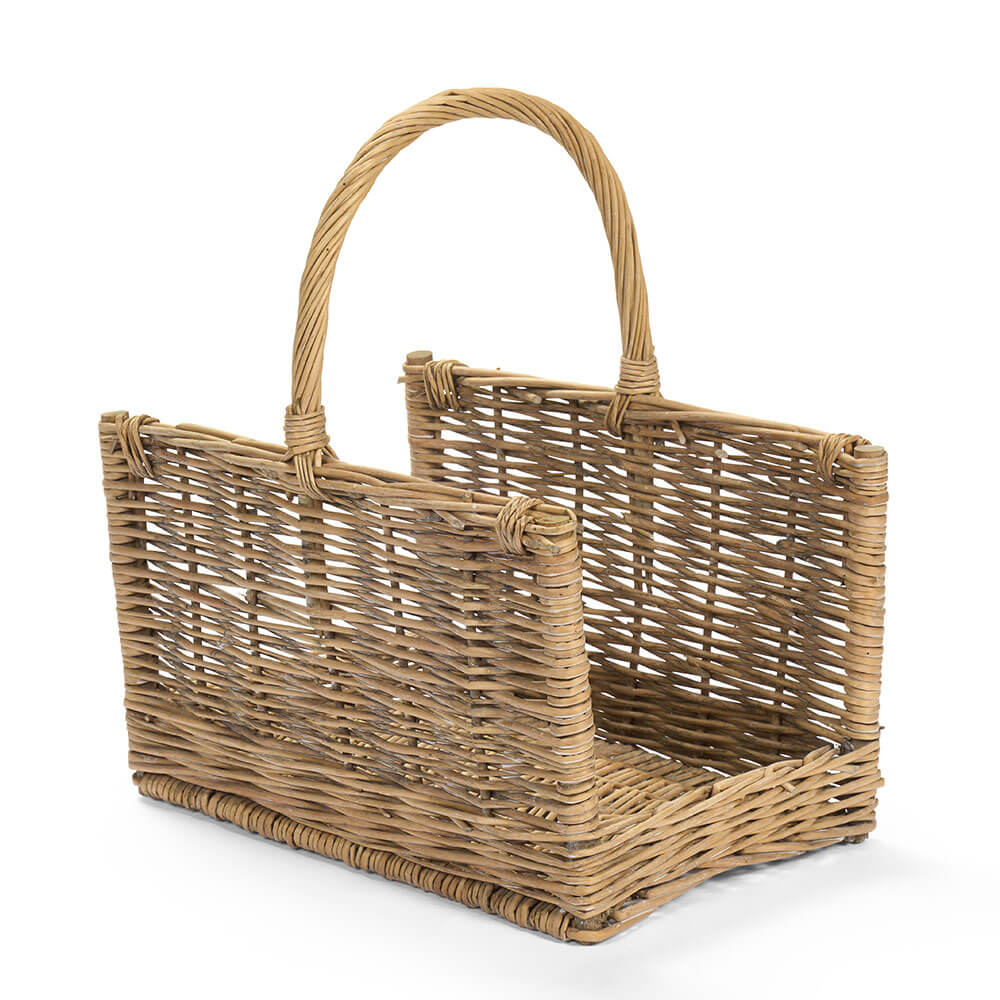Cesto in vimini Pepen di Nuvole di Stoffa. Elegante portalegna e portariviste dal design country chic. Realizzato in vimini naturale, ideale per arredi rustici. A manfredonia da ELISA ROMANTIC HOME
