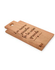 Tagliere Nuvole di Stoffa in legno d'acacia con incisione "La cucina piccola fa la casa grande". Design rustico, ideale come regalo, a manfredonia Foggia