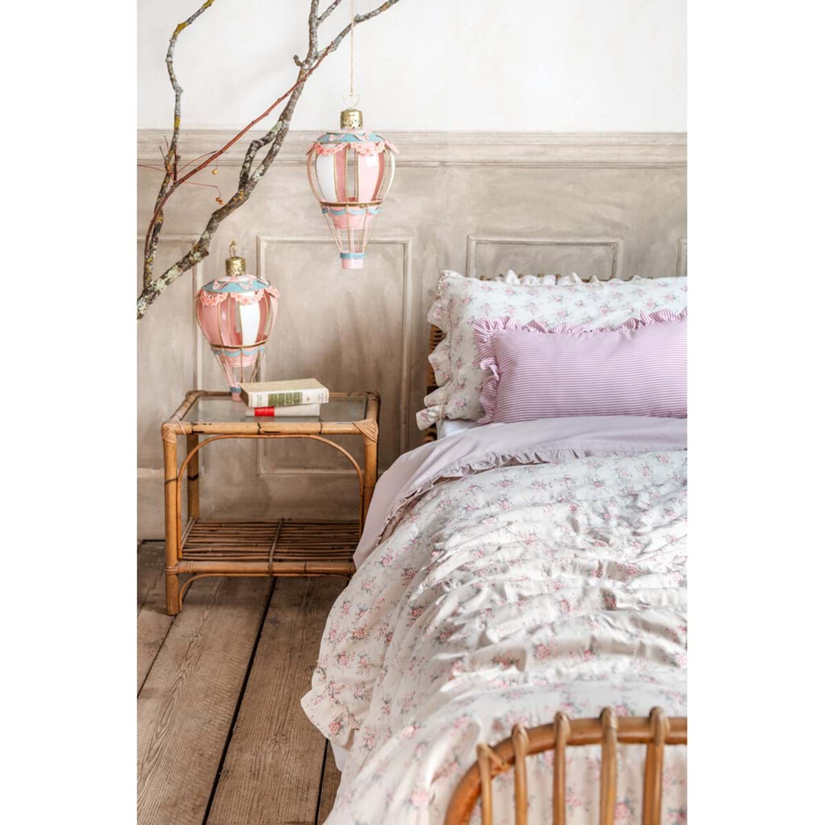 Trapunta Blanc Mariclò, Incanto Fiorito, Matrimoniale con gala e rose, shabby chic, romantica, primavera, a Manfredonia Foggia