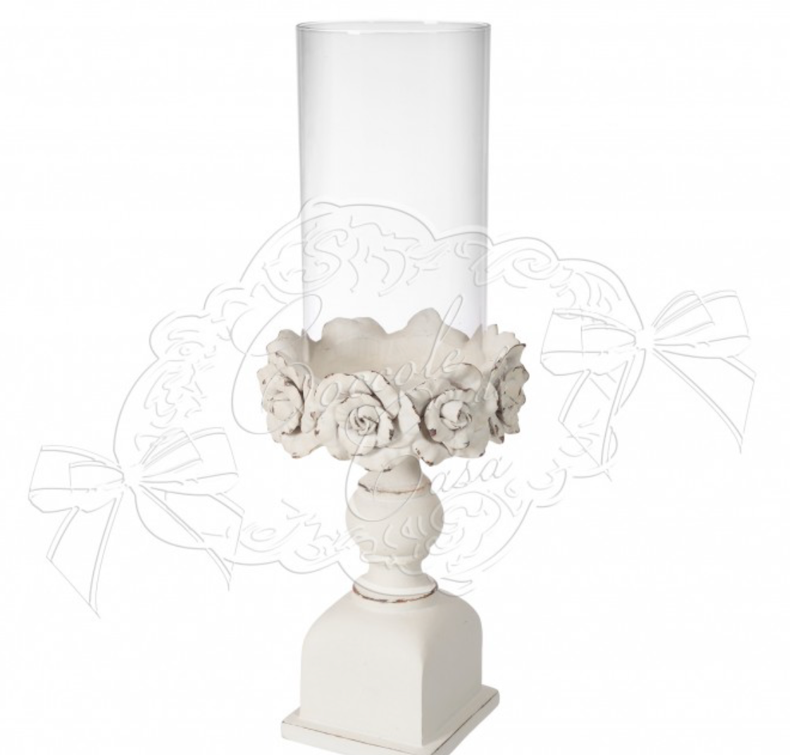 "Candelabro Shabby Chic Coccole di Casa con rose in rilievo e vetro parafiamma. Ideale come centrotavola vintage per atmosfere romantiche. Acquista ora online!"