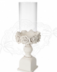 "Candelabro Shabby Chic Coccole di Casa con rose in rilievo e vetro parafiamma. Ideale come centrotavola vintage per atmosfere romantiche. Acquista ora online!"